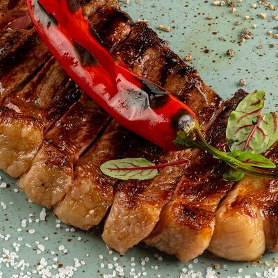 Стейк свиной в Три лося по цене 780 ₽