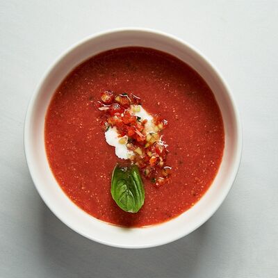Гаспаччо из томатов со страчателлой в Scrocchiarella Римская Пицца по цене 780 ₽