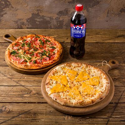 Сет пицц №2 Evervess Cola и две пиццы: Мясная и 4 сыра в Пекарня 15 по цене 1985 ₽