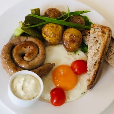 Деревенский завтрак с домашней колбаской из индейки в Вкусный выбор по цене 890 ₽