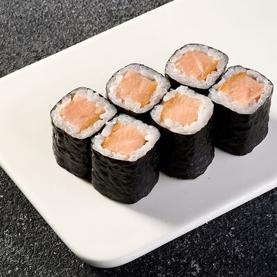 Ролл Копченый лосось в Takamura Sushi по цене 350 ₽