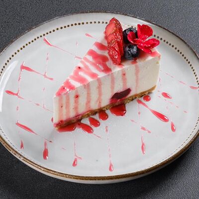 Ягодный чизкейк в Акватория по цене 350 ₽