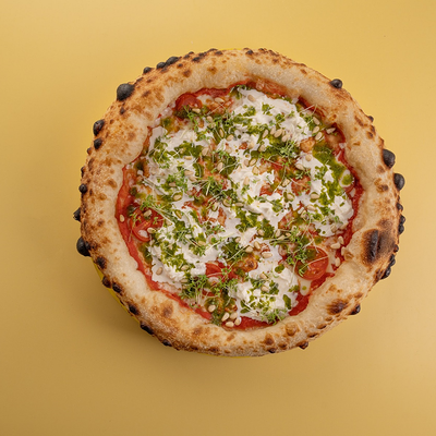 Пицца с песто и страчателлой в Rollwell по цене 870 ₽