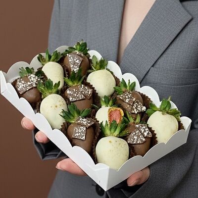 Клубника в шоколаде (12-15 шт.) в Luna-Клубника в шоколаде по цене 2990 ₽