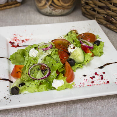 Салат Греческий в Месье круассан по цене 460 ₽