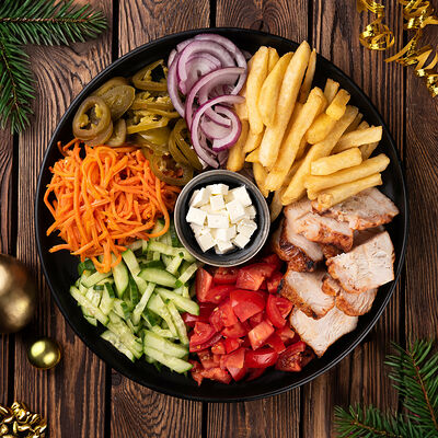 Шаверма на тарелке с брынзой в Кухня 91 по цене 612 ₽