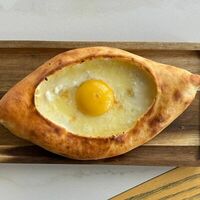 Хачапури по-аджарски в Севан