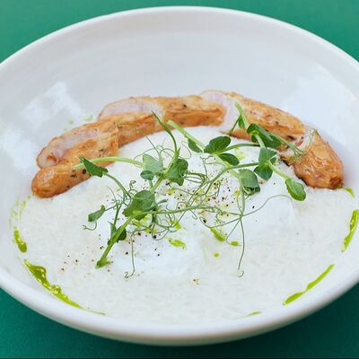 Рисовая каша с яйцом пашот и куриной колбаской в Nuahule по цене 16 р.