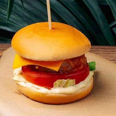 Бургер с цыпленком кацу в Хочу и буду по цене 455 ₽