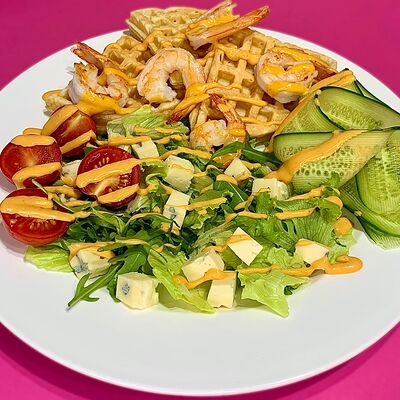 Бельгийские вафли с креветками в Meow cafe по цене 500 ₽