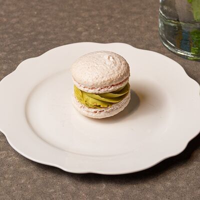 Макарон Фисташка-вишня в Breakfast House по цене 350 ₽