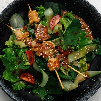 Салат с куриным филе в Umami Ramen Club по цене 813 ₽