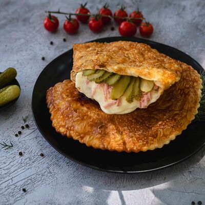 Чебурек XL по-венгерски в Чебуреки на Чайковского по цене 379 ₽