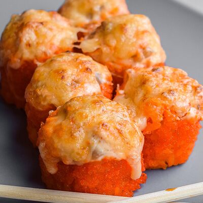 Ролл запечённый лосось в Суши Кото по цене 567 ₽