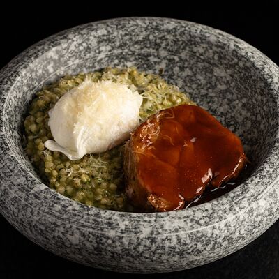 Зеленая гречка с бужениной и яйцом пашот в Первый по цене 850 ₽