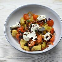 Теплый салат с баклажанами и творожным сыром в Bucho