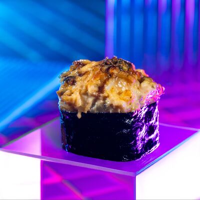 Ролл, запеченный с мидиямив Gojira ramen по цене 660 ₽