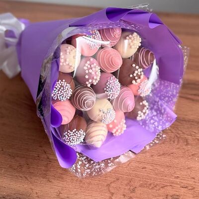 Букет из клубники в шоколаде клубничный презент в Berry sweets по цене 2958 ₽