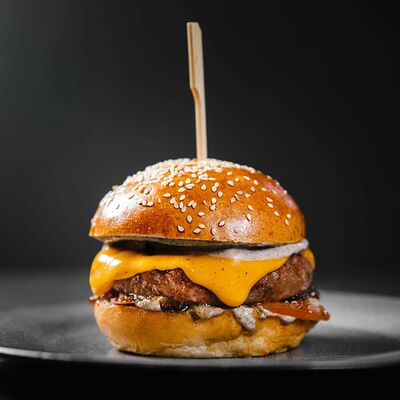 Трюфельный бургер в Праймбиф бар по цене 750 ₽