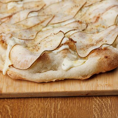 Пицца римская Груша с горгонзолой в Pizza Roma по цене 870 ₽