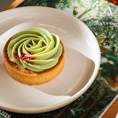 Тарт Фисташка-малина в MAYAR по цене 600 ₽