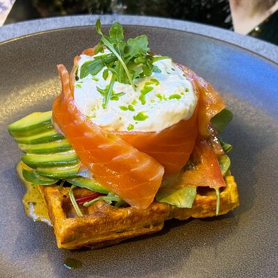 Вафля из батата с лососем и страчателлой в Moonlight Cafe по цене 990 ₽