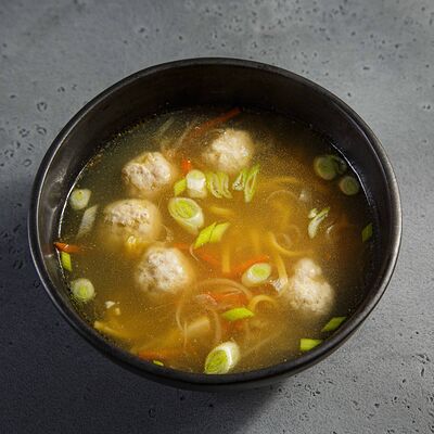 Куриная лапша с фрикадельками в Великие по цене 540 ₽