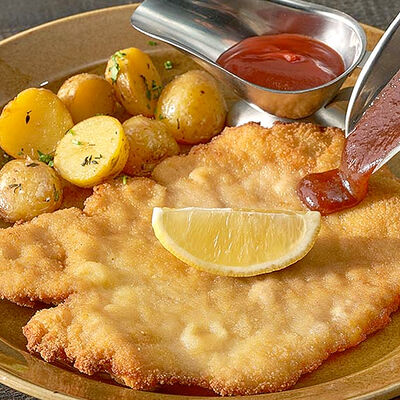 Бизнес-ланч Шницель куриный с нанаси и кетчупом в Колбасофф по цене 560 ₽