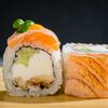 Ролл Филадельфия с татаки лососем и копченым угрем в Yellowfin Sushi по цене 1500