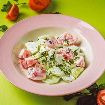 Салат овощная компания в Двор Помидор по цене 290