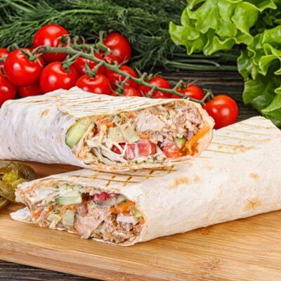 Шаурма с курицей классическая Острая в Шаурма по цене 360 ₽