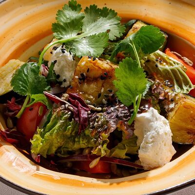 Салат с баклажанами и сливочным сыром в Чайхана Пахвала по цене 520 ₽