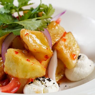 Салат с жареным баклажаном и мягким сыром в Компот по цене 420 ₽