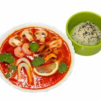 Суп Том ям с креветками и морепродуктами в Pizza Express