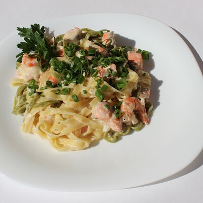 Паста с семгой и креветками в Пусан по цене 700 ₽