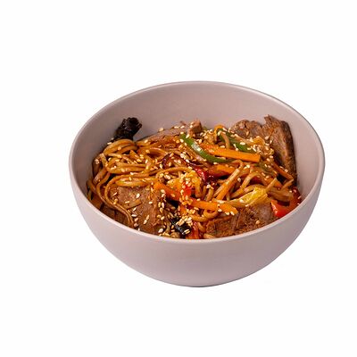 Удон с говядиной в соусе кимчи в Maguro Sushi & Pizza по цене 3100 ₸