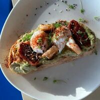 Тост с креветкой в Camon Cafe