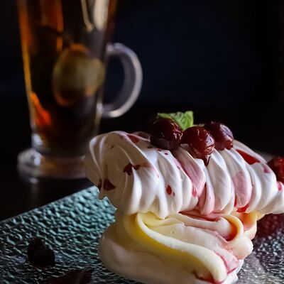 Воздушная меренга с вишней в La Terrasse по цене 300 ₽