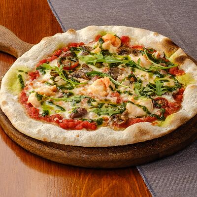 Пицца с копченой куриной грудкой и креветками в Casa Mia по цене 895 ₽