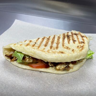 Чикен пита Гриль в Сюда иди Халяль по цене 289 ₽