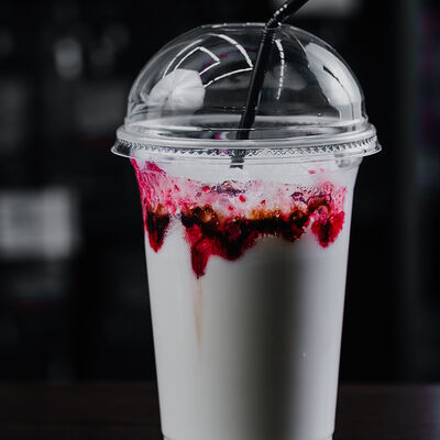 Коктейль Молочный с сиропом в В рот хот-дог по цене 229 ₽