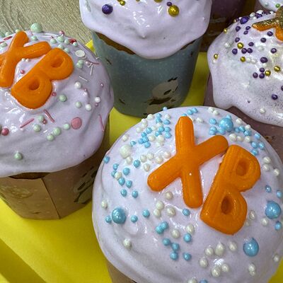 Праздничный кулич с изюмомв Пышнотесто по цене 350 ₽