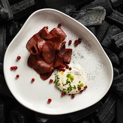 Строганина из вяленой олениныв Dodici Grill по цене 890 ₽