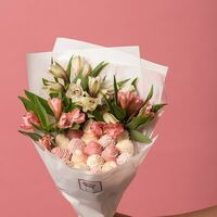 Клубничный букет Бэтти в FlowBerry