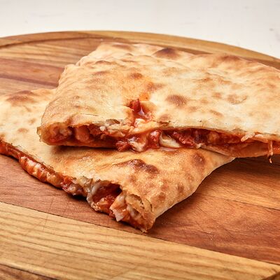 Кесадилья с колбасой в Panificio по цене 240 ₽