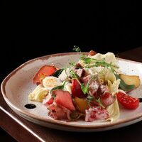 Теплый салат с ростбифом и печёным картофелем в Настойчивость