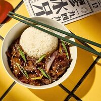 Говядина Хун Шао Жоу с тушеным луком в Bao