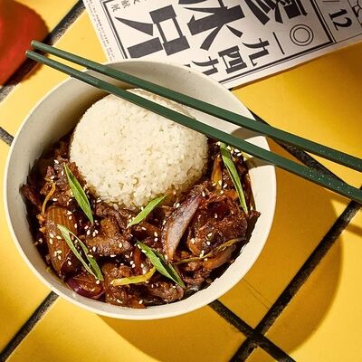 Говядина Хун Шао Жоу с тушеным луком в Bao по цене 625 ₽