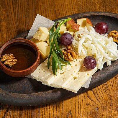 Ассорти грузинских сыров в Вах Гиви! по цене 800