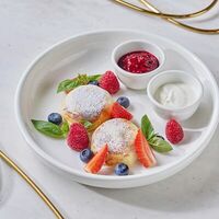 Сырники со сметаной в Море на Патриках
